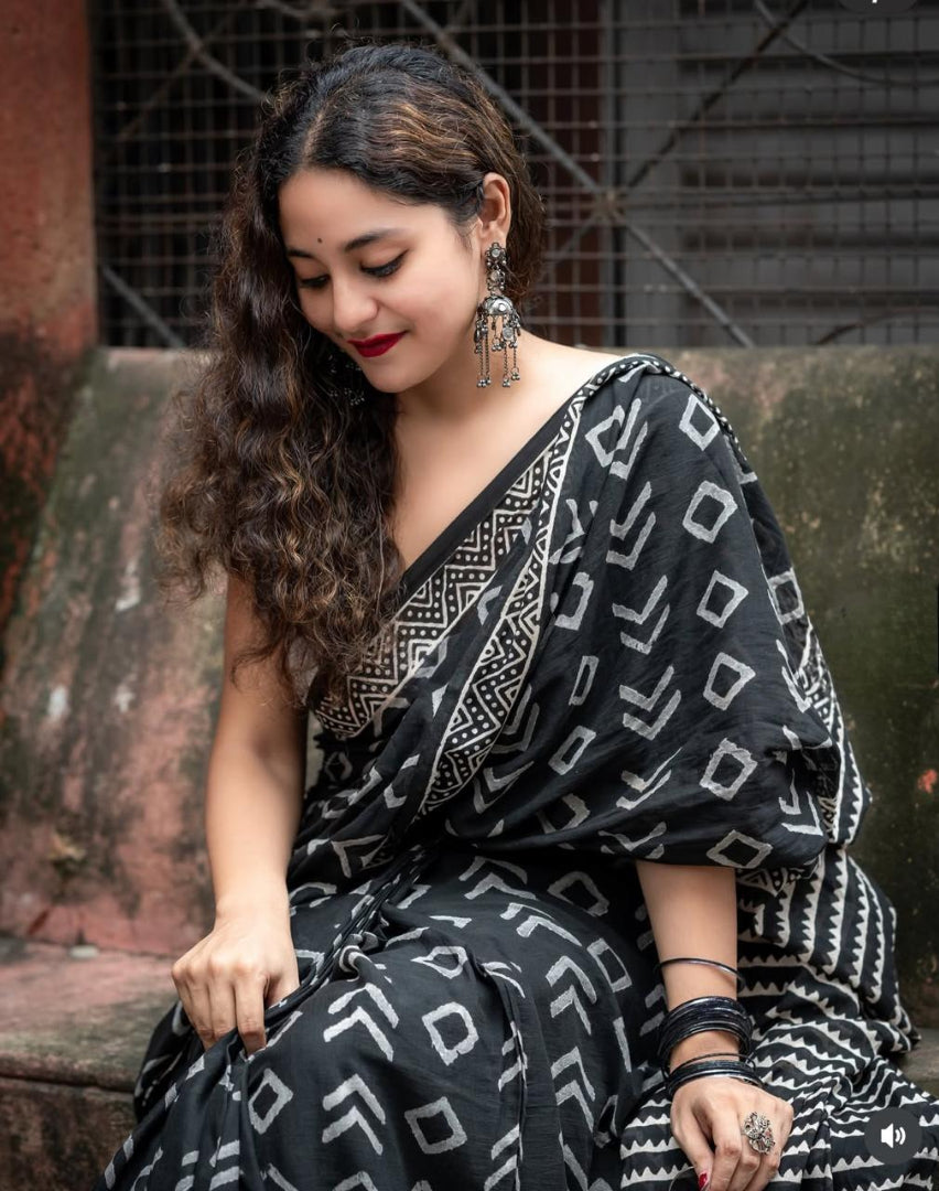 Hand Block Print Geometry design Black & White Mul Cotton Saree
