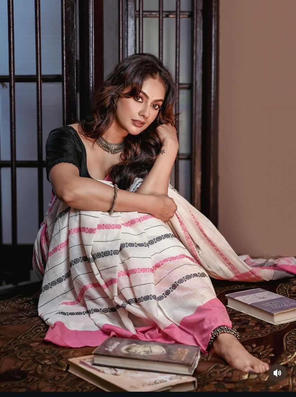 Elegant Handwoven Cotton Saree in White with Pink & Black Stripes