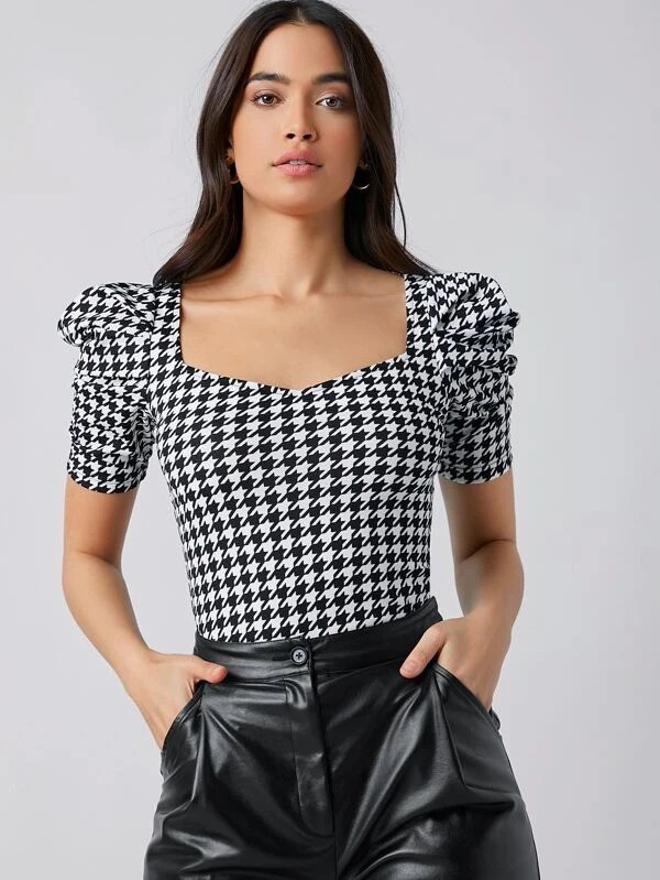 Casual Polyester Blend Puff Sleeves SweetHeart Neck Houndstooth Print Form Fitted Black Tee