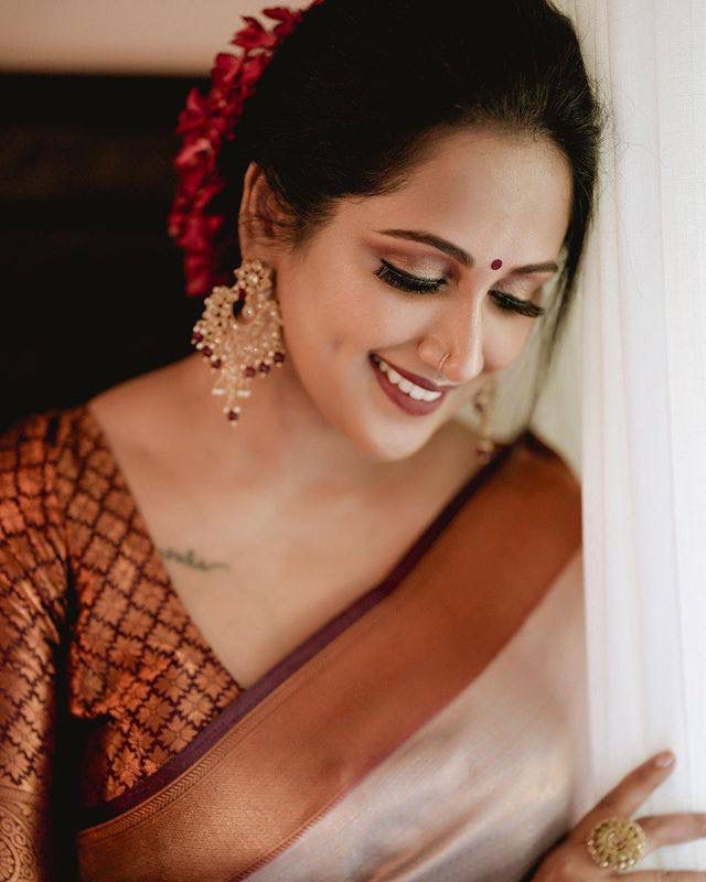 cream  maroon pure soft silk saree with attractive blouse piece-5563